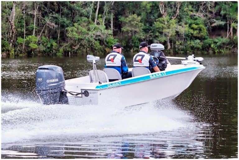 Bass 17 Bass Boat modelo do Estaleiro Quest Boats