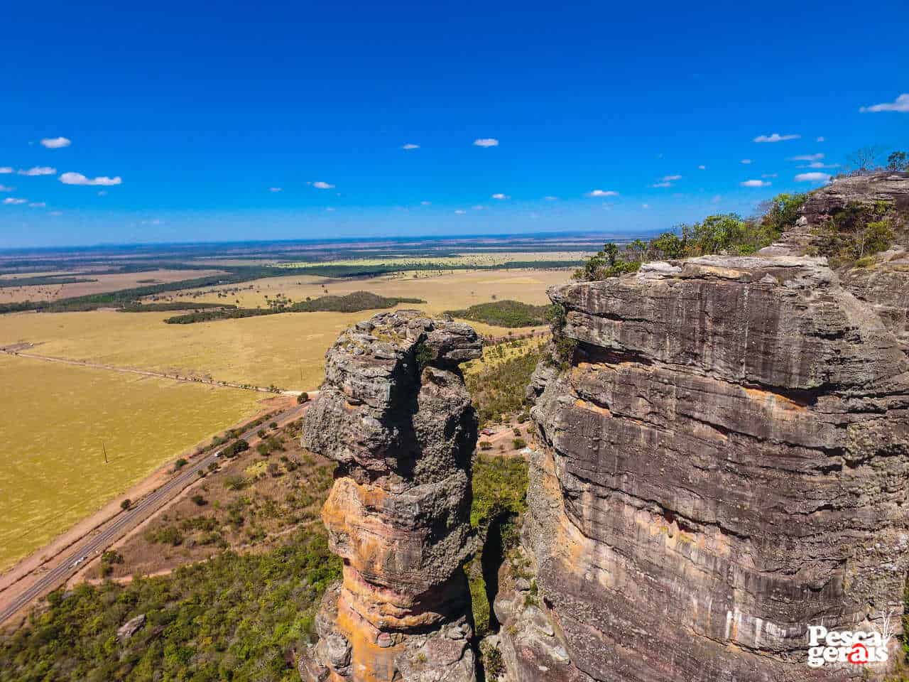 A Serra do Roncador é uma região que se localiza no ponto mais central do Brasil, no estado do Mato Grosso, mais especificamente entre o rio das Mortes e o rio Araguaia a leste, e o rio Xingu e Kuluene a oeste, chegando a atingir até 700 metros de altitude em alguns pontos