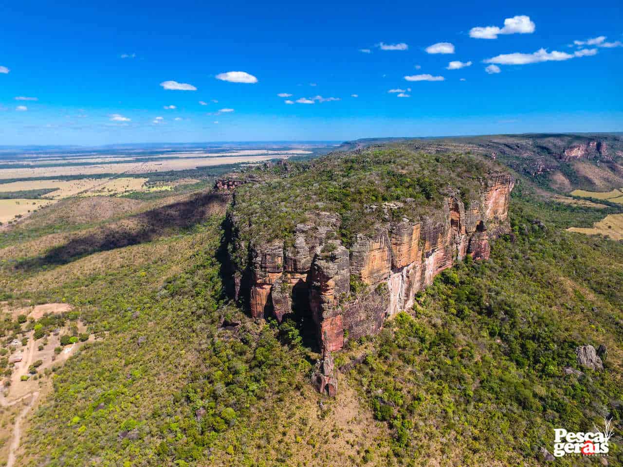 A Serra do Roncador é uma região que se localiza no ponto mais central do Brasil, no estado do Mato Grosso, mais especificamente entre o rio das Mortes e o rio Araguaia a leste, e o rio Xingu e Kuluene a oeste, chegando a atingir até 700 metros de altitude em alguns pontos