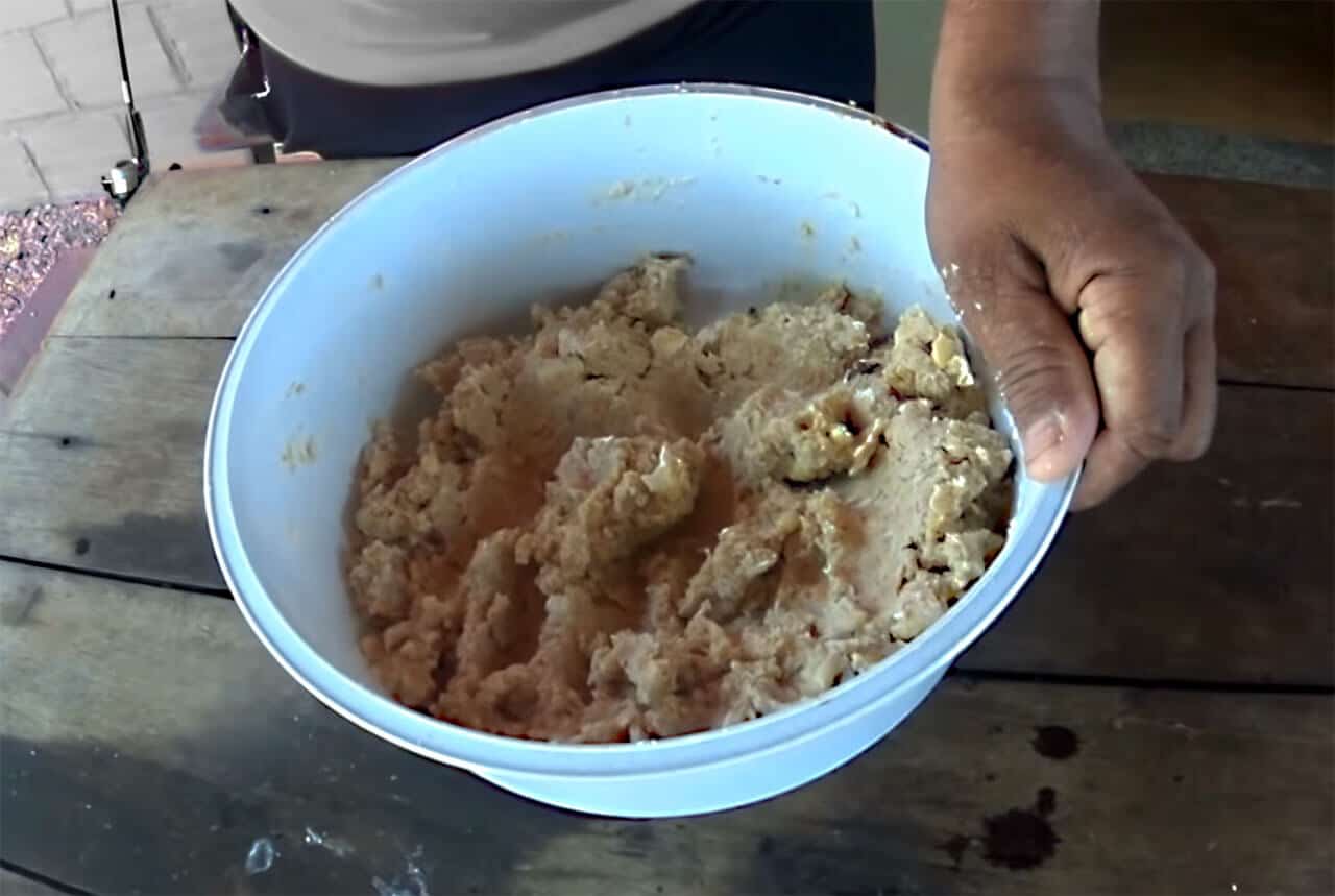 uma etapa do processo de produção de isca natural