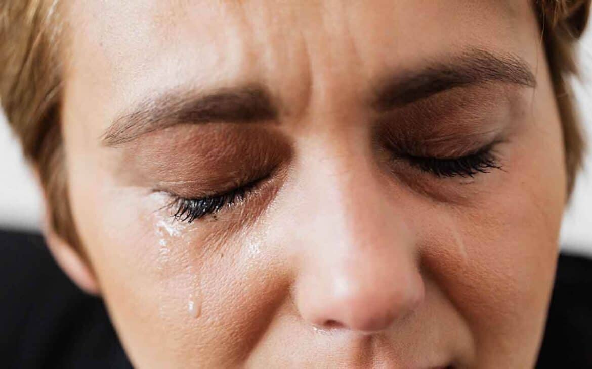 Sonhar chorando: É bom ou ruim? Quais os significados?